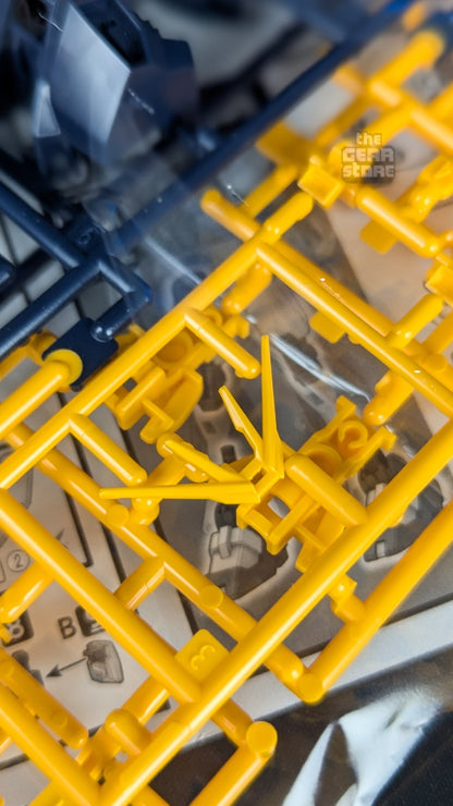 Entry Grade RX-93 Nu Gundam yellow runner detail