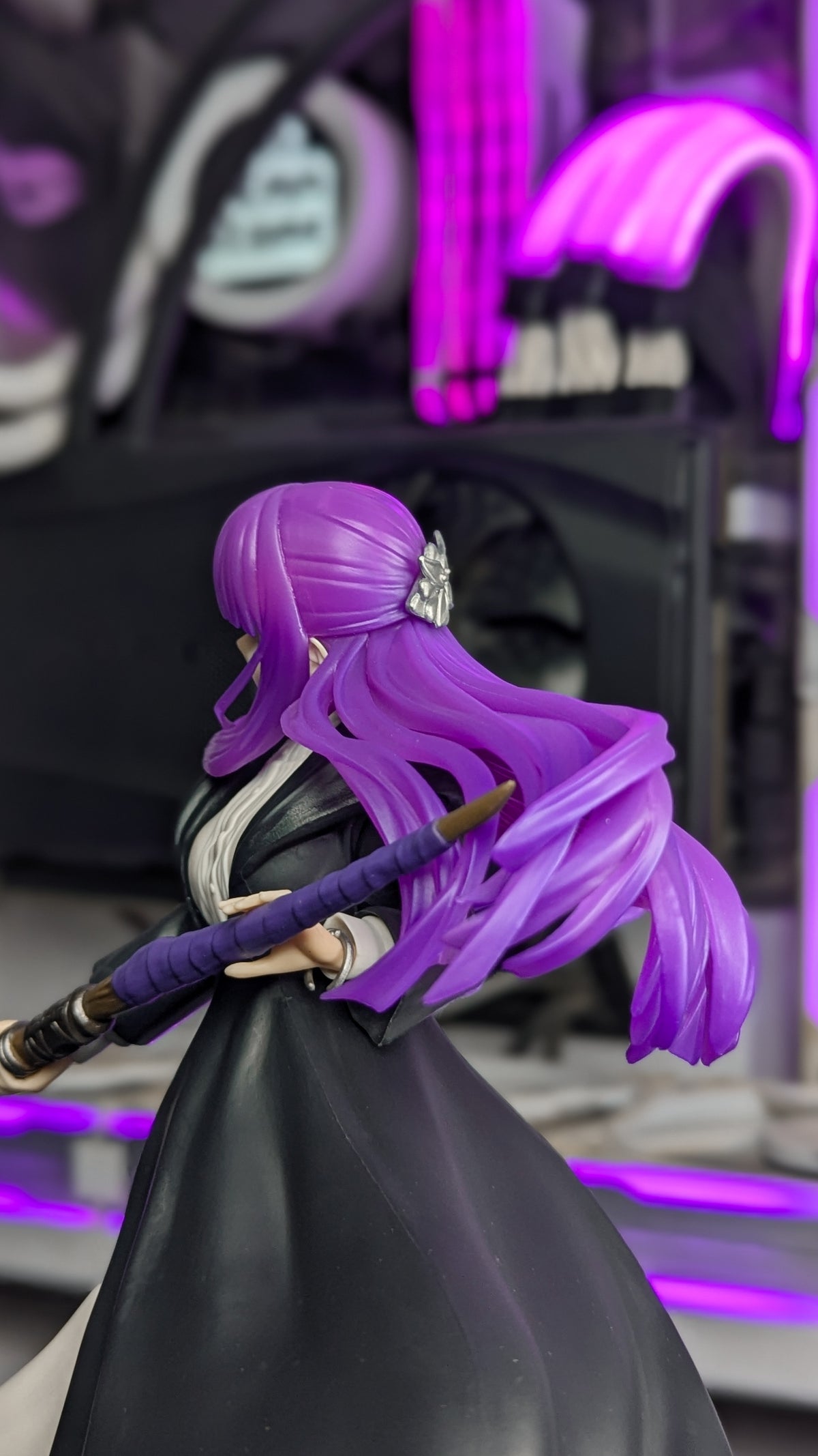 Side view of Fern mid-turn with her staff and flowing hair
