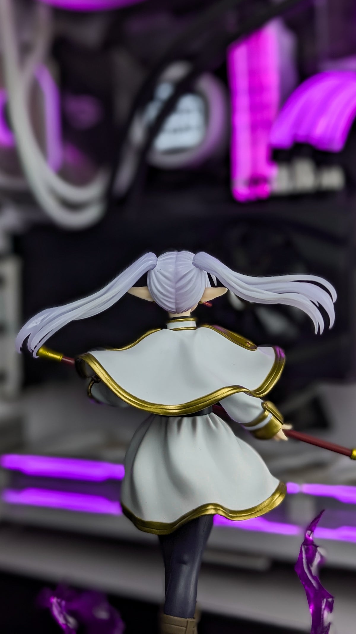 Back detail of Frieren's cape and twin-tails