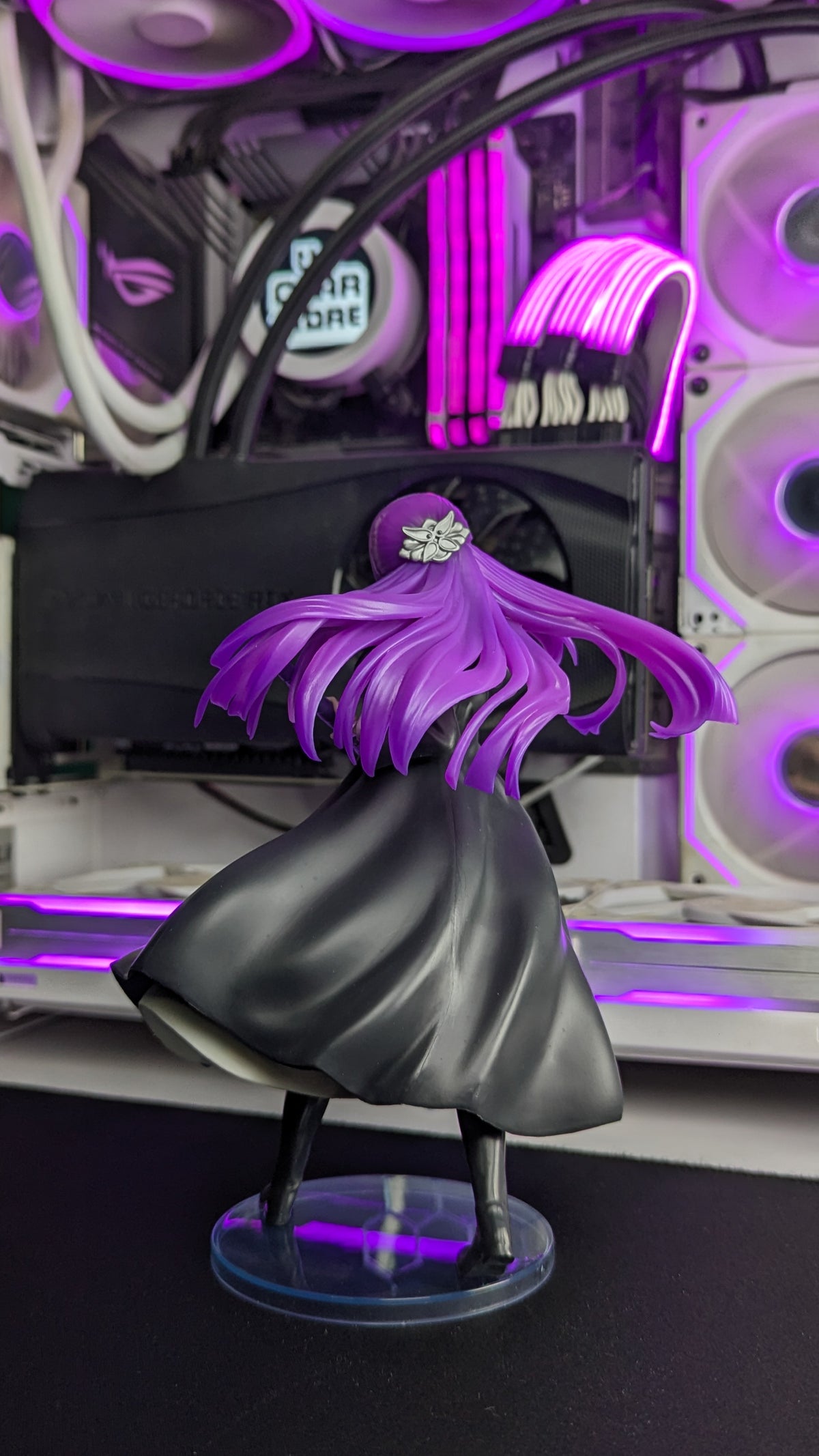 Rear view of the Effectreme Fern figure showing her robe and long hair