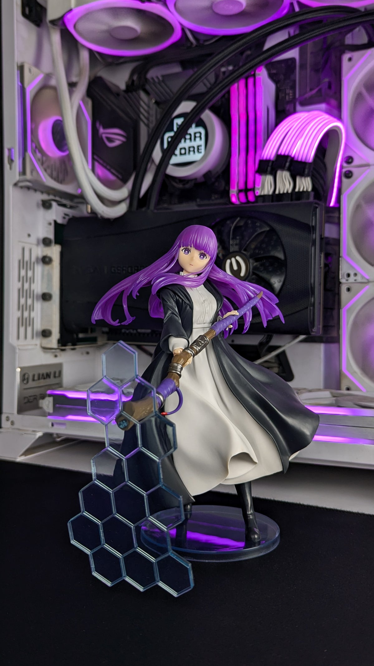 Banpresto Effectreme Fern figure standing with her staff and blue hexagonal barrier