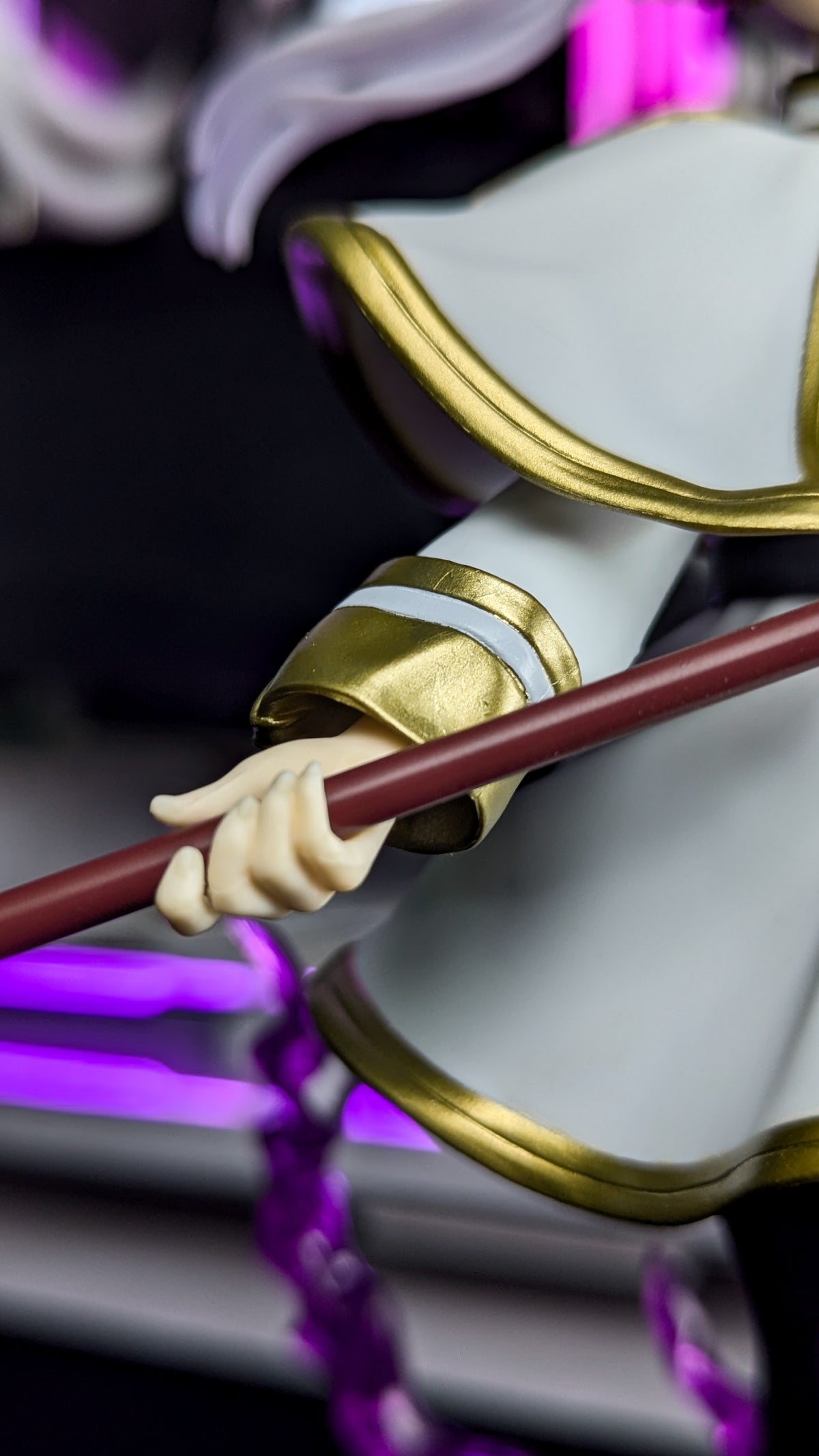 Close-up of Frieren's hands gripping her staff